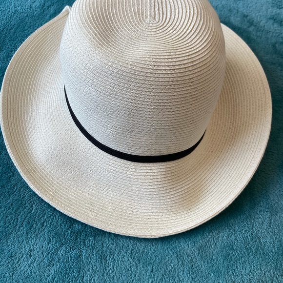 Cream  Straw Hat 👒 W/ Gold Bumblebee 🐝 2 Colors - Picture 7 of 8